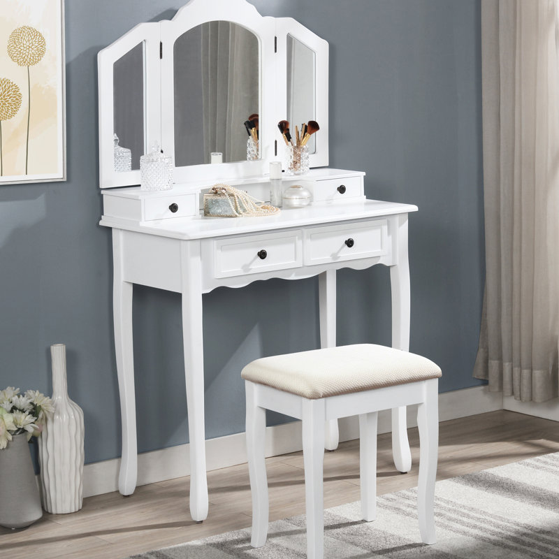 Meuble-lavabo en bois blanc avec tiroirs spacieux et ensemble de chaises confortables avec coussin d'assise