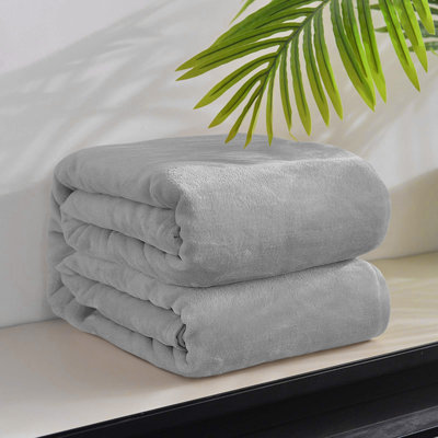 Ultra-Soft Fleece Blanket - Plush Warm Bed & Sofa Throw for All-Season Comfort