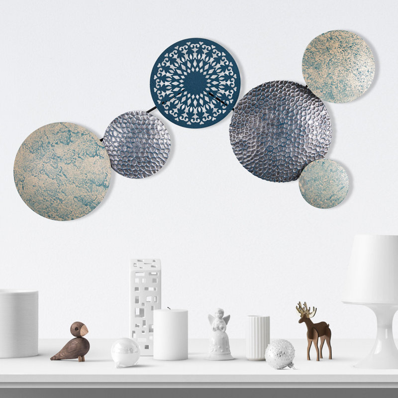 Accessoire mural décoratif en métal peint à la main, 33,5 po x 3,5 po x 16,9 po | Fabrication 100% métal, épaisseur: 0,03 pouce | Variations de couleurs uniques pour un décor intérieur élégant, parfait pour le salon et le bureau