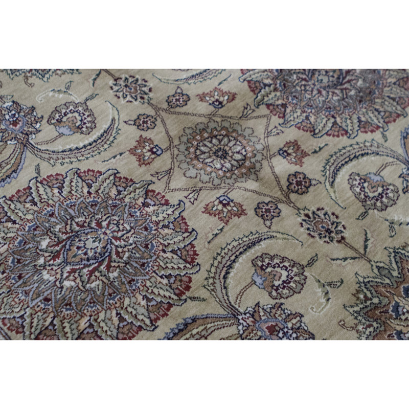 Wool Oriental Area Rug in Ivory/Brown/Light Green