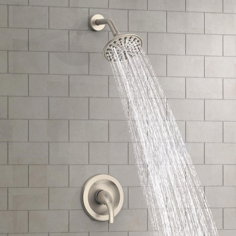 Robinet de douche mural à poignée simple à 6 jets, avec valve incluse et tête réglable, articulation à 360 °, trous pour un entretien facile, fonctions de finition en plastique nickel brossé