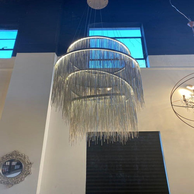 Lustre à niveaux 4 lumières Kovi, Laiton