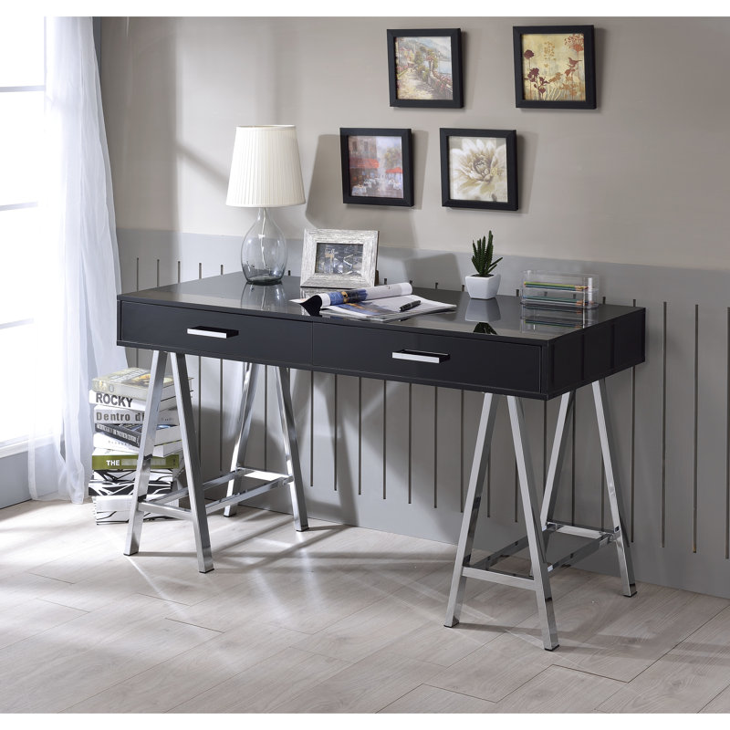 Bureau rectangulaire avec fiche et deux rangements organisés