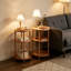 Petite table d'appoint ronde avec station de charge, table de bout en bambou à 3 niveaux, table de chevet compacte pour petits espaces, assemblage facile, appartement dans la chambre à coucher du salon