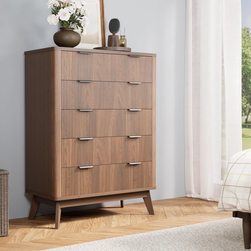 Fluted 5-Drawer Dresser 31.5'' Wide Wood Chest With Metal Handle, Brown