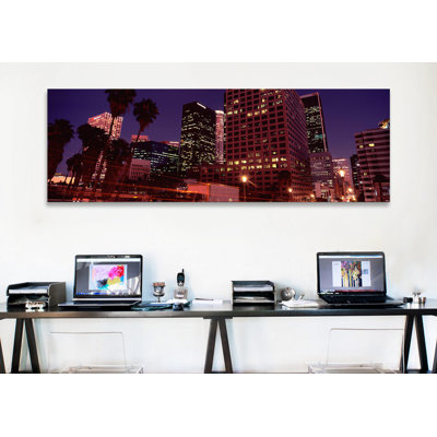 Bâtiments illuminés la nuit, ville de Los Angeles, Californie, États-Unis par Panoramic Images - Impression sur toile tendue sur châssis
