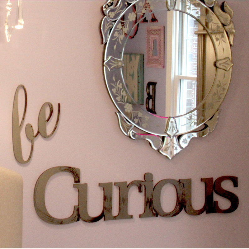 Décoration murale curieux