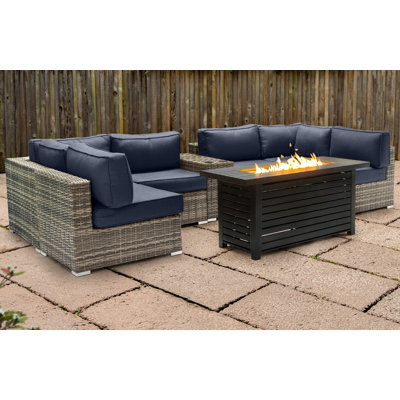 Ensemble de conversation pour 4 personnes avec foyer et coussins Sunbrella Lsi