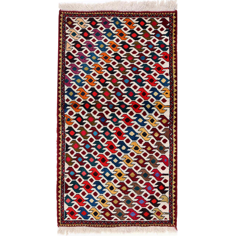 Fine hand Knotted Persian Shiraz rug 2'7'' X 4'11''