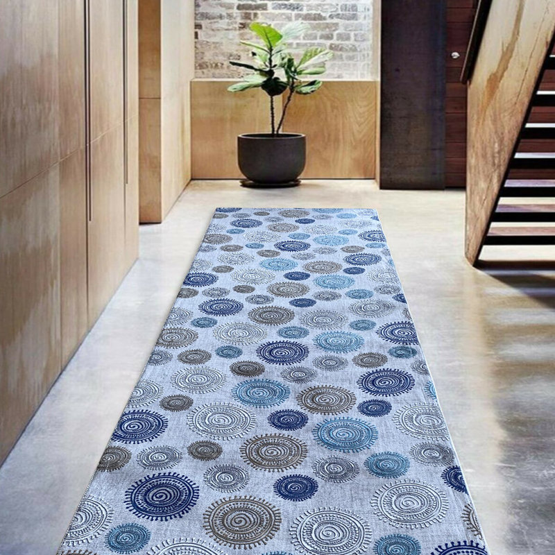 Tapis bleu / gris en polyester tissé à la machine Frio, Tapis de couloir 2 pi 7 po x 5 pi 9 po