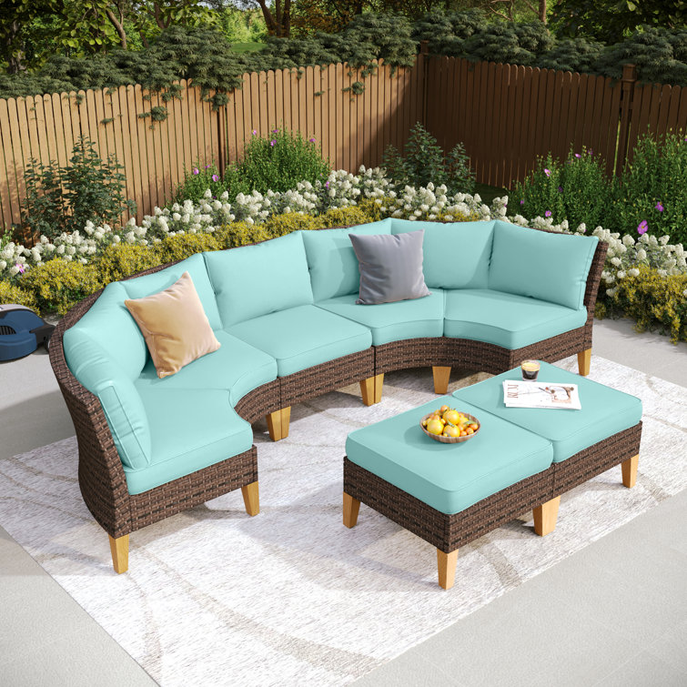 Ensemble modulaire de conversation d'extérieur en osier 7 pièces avec foyer Argyri