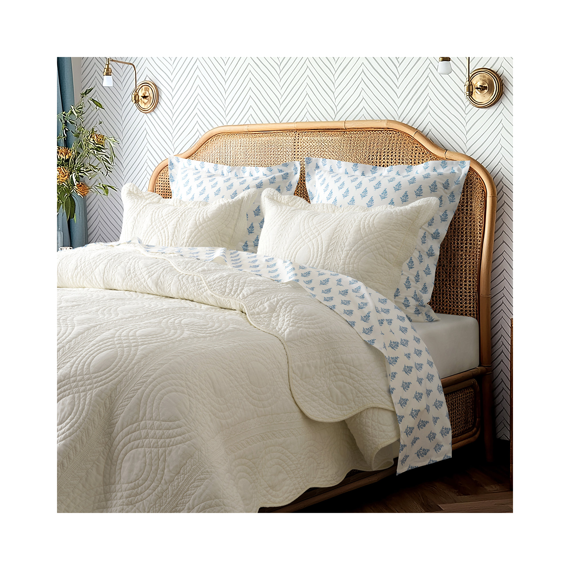 Scallop Edge 100% Cotton Quilt Set, Queen Quilt + 2 Queen Shams, Ivory White