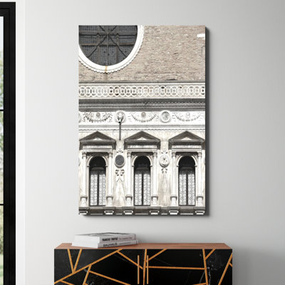 «Venetian Facade Photos I» par Sharon Chandler - photographie sur toile tendue