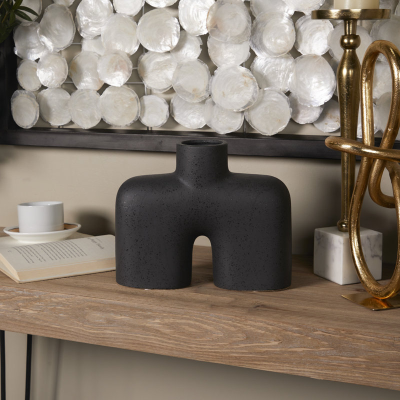 Vase de table en grès Sharee, H 9 po x l 10,9 po x P 3,55 po, Noir