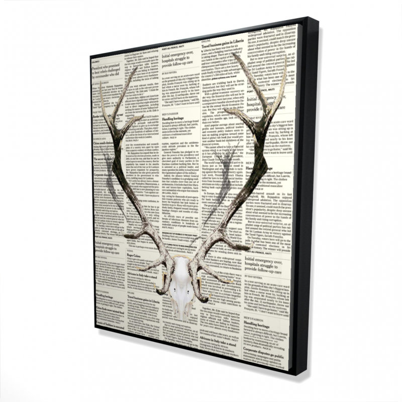 Cornes de cerf sur papier journal - Toile encadrée pour le décor du salon, H 61,25 po x l 49,25 po
