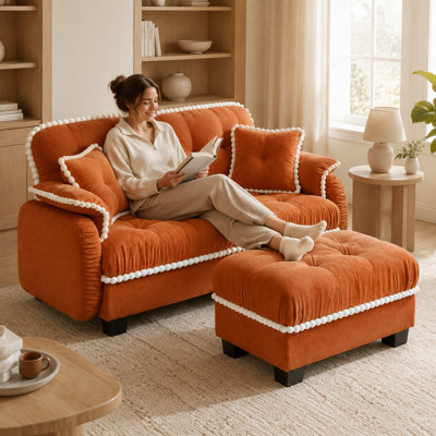 Canapé deux places Casselman en chenille avec pouf amovible, capitonnage matelassé, garniture à pompons, 4 coussins et assise profonde