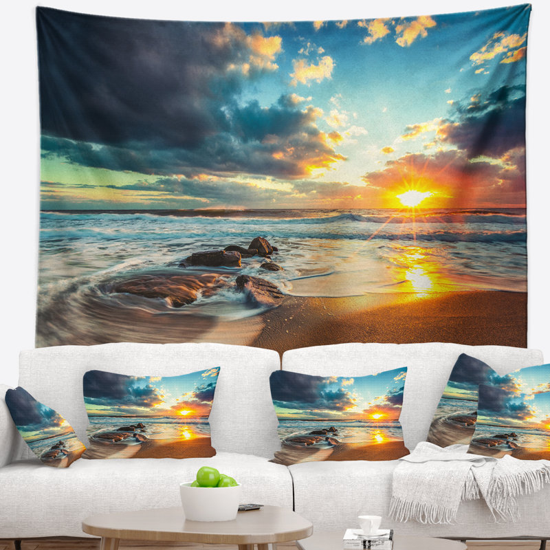 Tapisserie sur la plage, H 78 po x l 92 po