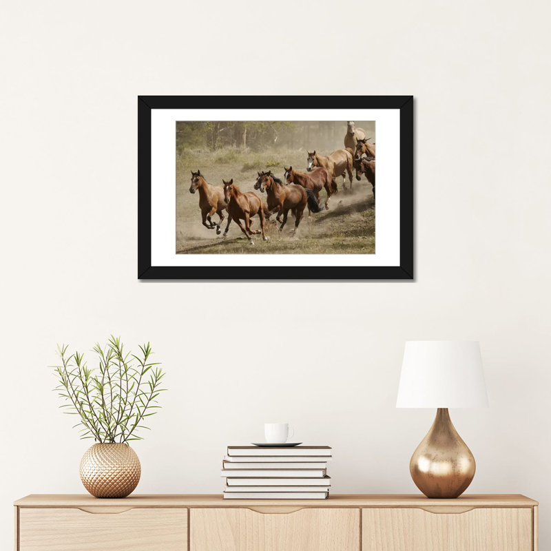 Western Mustangs de Western Ranch - Reproduction numérique sur toile tendue avec châssis, H 16 po x l 24 po x P 1 po, Blanc