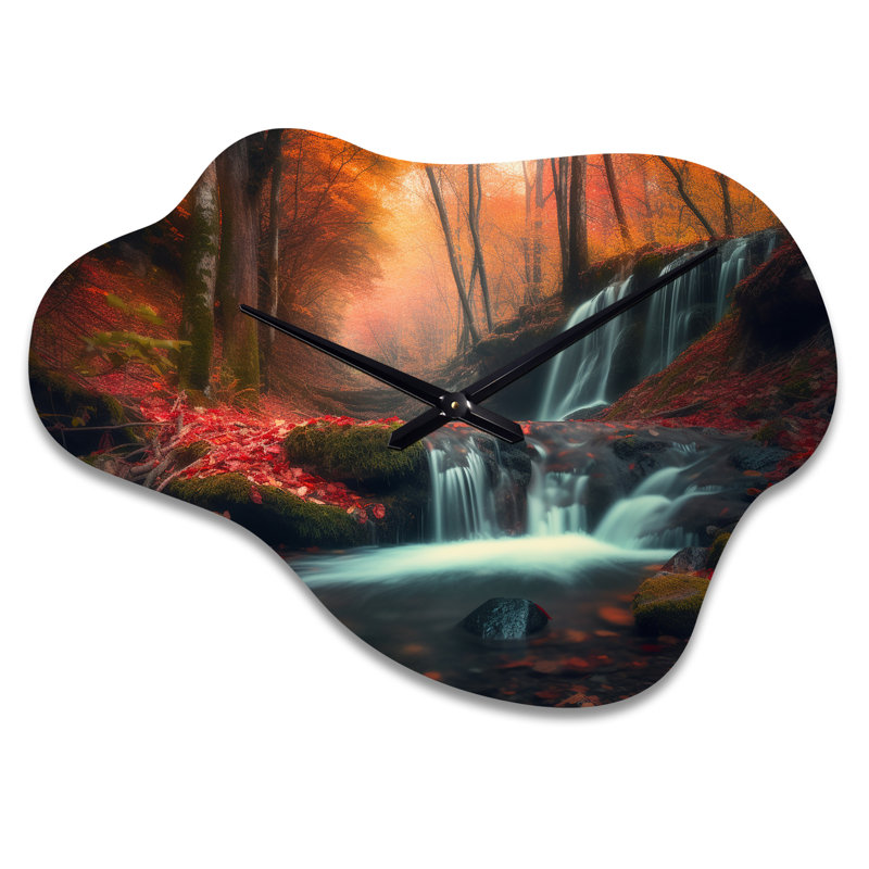 «Waterfall In Fall Forest I - Cloud Mountains», horloge en métal asymétrique, Petit