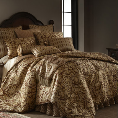 Botticelli Traditional Damask Comforter Set