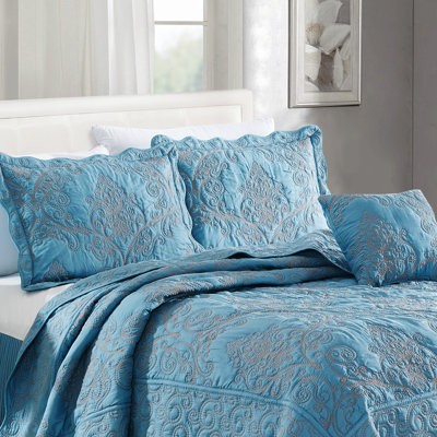 4 Piece Damask Oversized Embroidery Bedspread Set