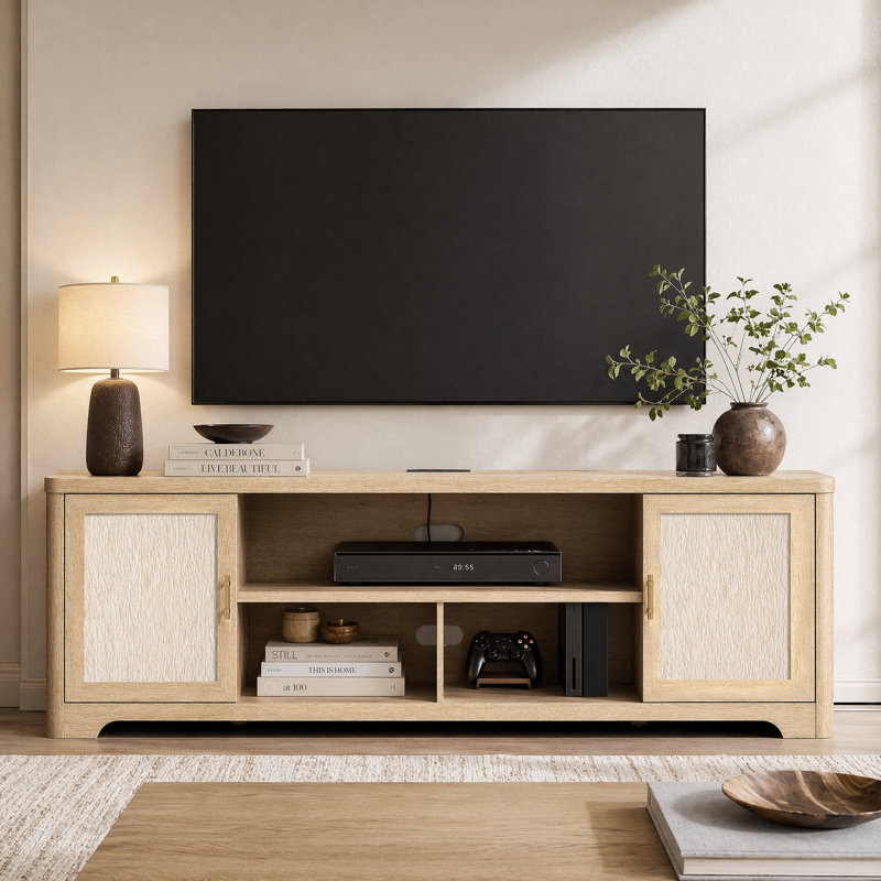 Meuble télé Aurest de l 90 po pour téléviseur de 75 po ou moins avec prises intégrées, rangement à 2 portes, tablettes réglables ouvertes, chêne naturel, assemblage facile