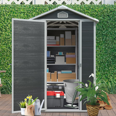 Remise de rangement pour l'extérieur en plastique noir 4 pi x 6 pi avec panneaux renforcés en métal, porte simple verrouillable pour sécuriser les articles de jardinage et de pelouse, fenêtre latérale d'aération en noir, fabrication robuste