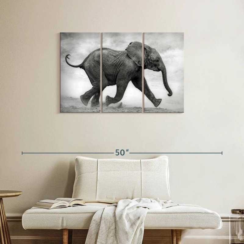 Bébé éléphant qui court, H 24 po x l 38 po