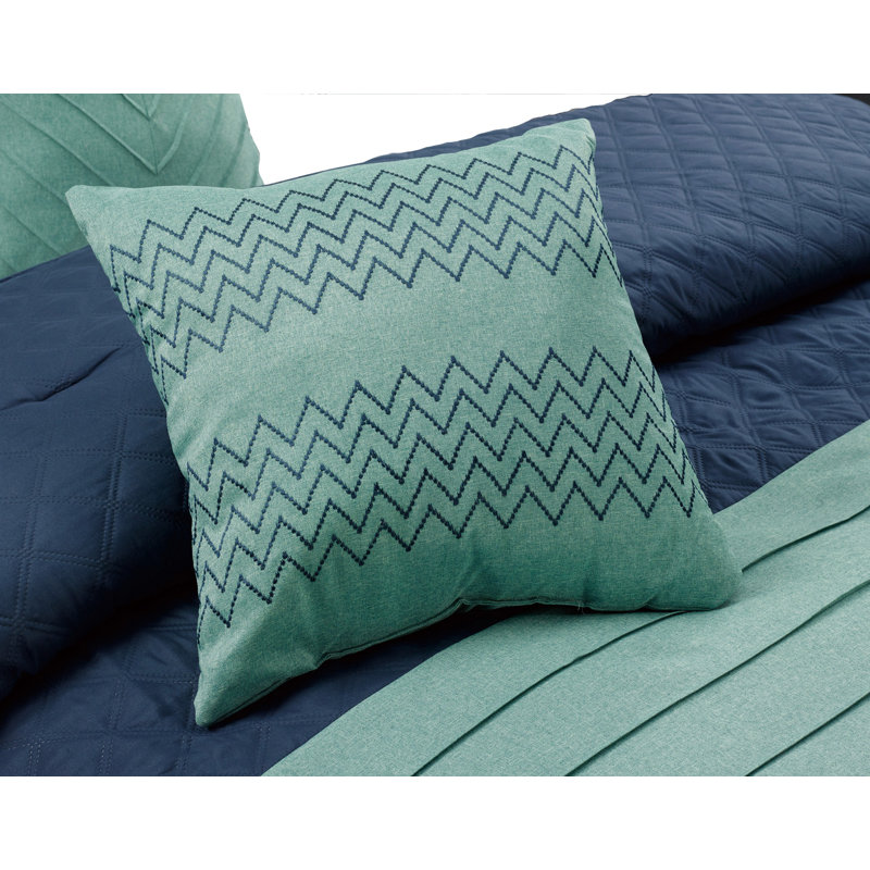 Kendra Modern & Contemporary Polyester Chevron / Zig Zag Comforter, Queen