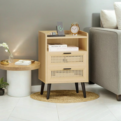 Table de chevet en rotin avec station de charge, table d'appoint Boho avec 2 tiroirs de rangement, tablette ouverte, table de bout de chevet Boho pour chambre à coucher