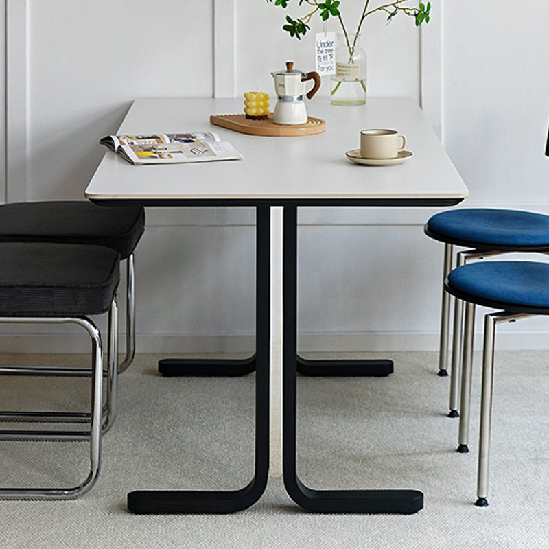 Table rectangulaire Modern, H 29,52 po x L 55,11 po x l 31,49 po, Noir