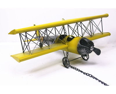 Avion en métal