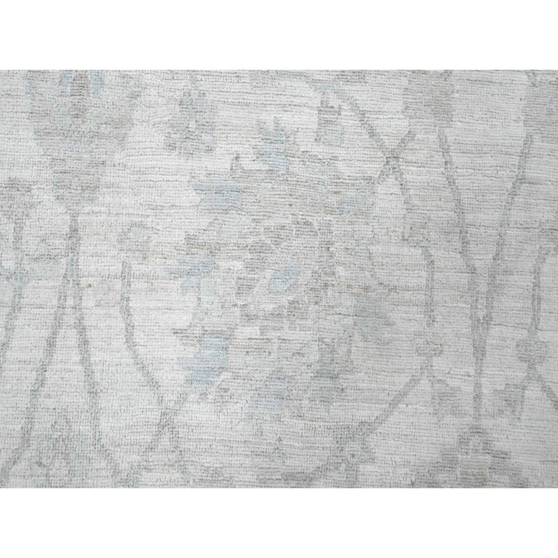 Tapis oriental blanc perle 9 pi 10 po x 13 pi 6 po, motif délavé avec motif de feuilles partout, 100% laine nouée à la main, colorants végétaux
