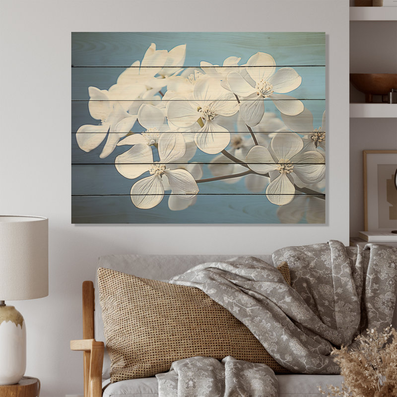 Doux tons neutres représentant des fleurs d'hortensias - Art mural en bois d'hortensias sur bois de pin naturel