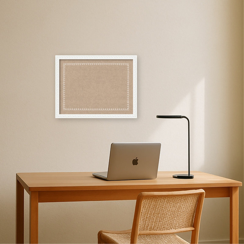 Tableau magnétique encadré en tissu avec bordure festonnée en lin blanc, H 20 po x l 26 po