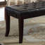 Banc capitonné pour le salon-964741475