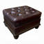 L'ensemble de salon 7 pièces comprend un canapé, une causeuse, une chaise, un repose-pieds, une table basse et 2 tables de bout, un assortiment de cuir fleur espresso et une finition cerisier