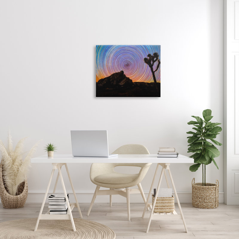 Silhouette d'arbre du désert kaléidoscopique en forme de tourbillon par Lincoln Harrison - impression, Toile tendue