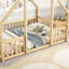 Lit en bois de pin avec conception de maison et garde-corps naturel - conçu pour une expérience de repos paisible et confortable en forme de maison-590454621