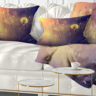 Photo rétro d'un champ de pissenlit - coussin décoratif imprimé floral