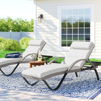 Ensemble de chaise longue de patio en aluminium avec coussins Fionnula