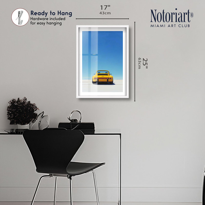 «Yellow Car Shadowbox» par Notoriart, H 25 po x l 17 po, Blanc