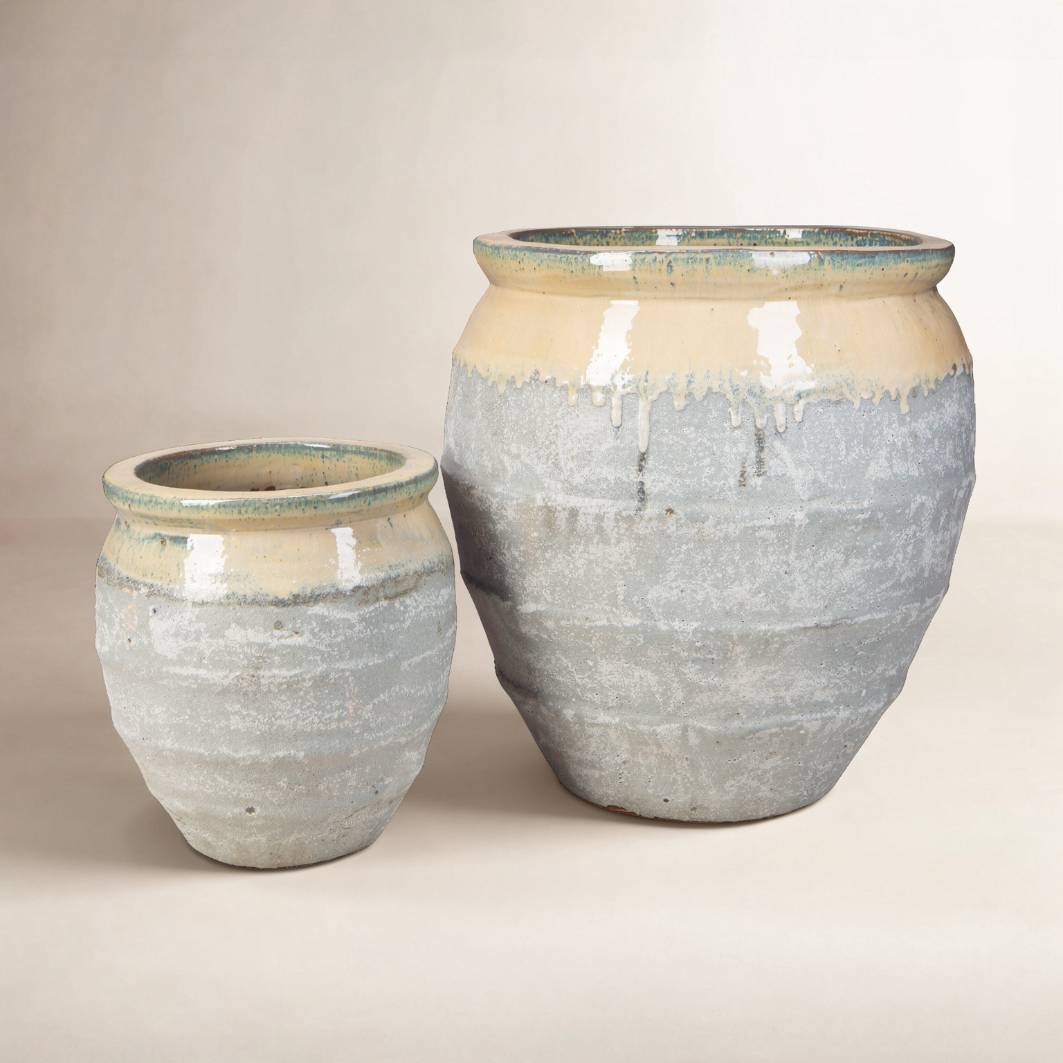 19" Pot Planter, Cream/Graystone