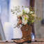 Vase en résine et botte de cowboy