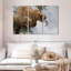 Ours bruns grizzlis chassant des poissons-108059926