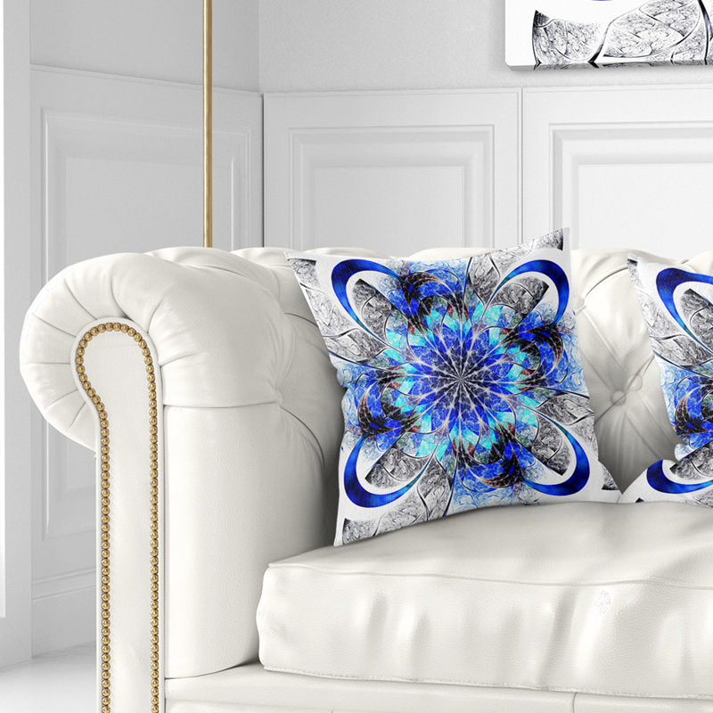 Fleur symétrique bleue fractale - coussin imprimé abstrait, 18 po x 18 po, Coussin décoratif
