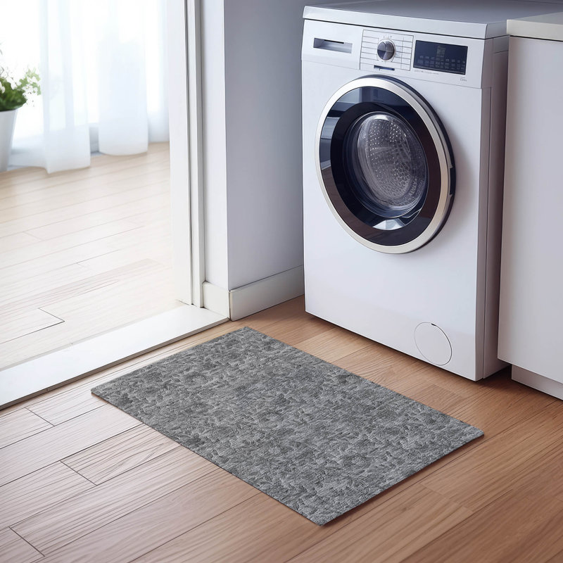 Mahaney Floral Indoor Rug, Rectangle 1'8" x 2'6"