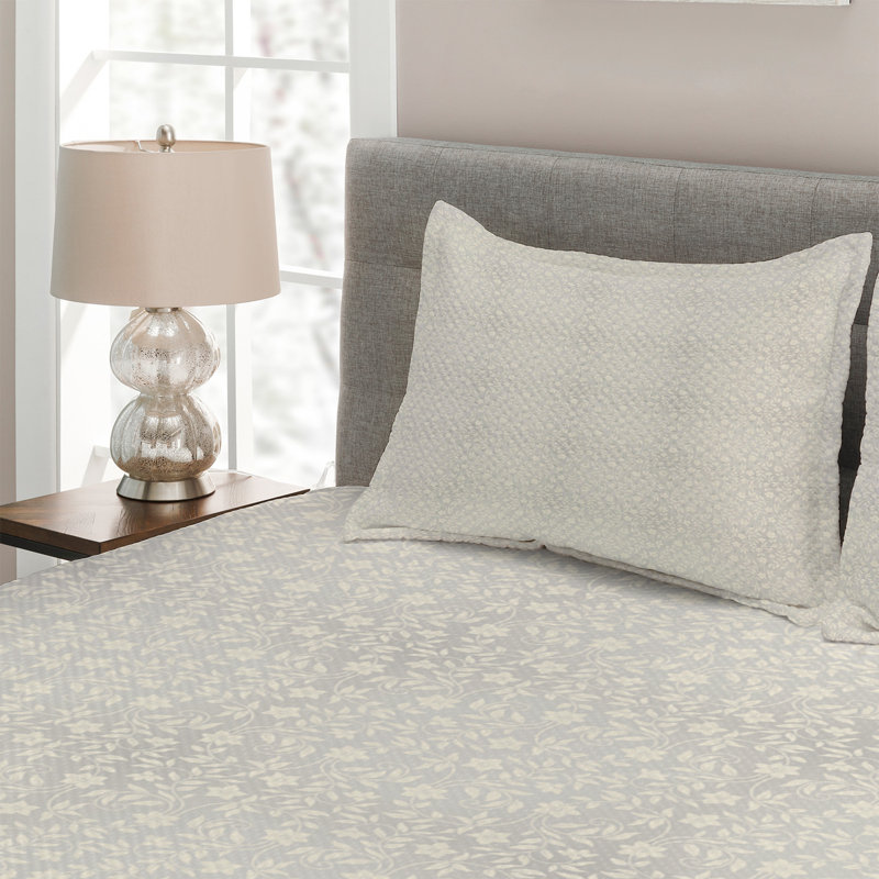 Polyester Floral Coverlet, Queen Bedspread + 2 Shams
