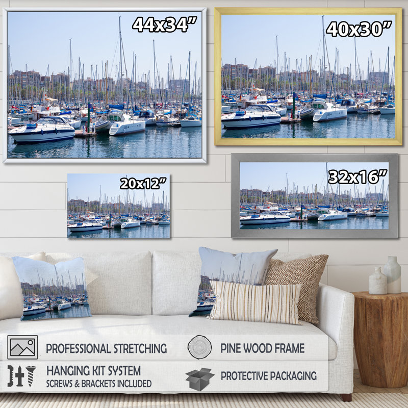 Yacht amarré au port Vell sur toile, H 12 po x l 20 po x P 1 po, Cadre flottant blanc