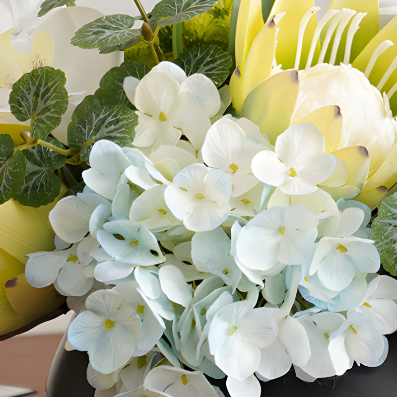 Ornements de fleurs simulées